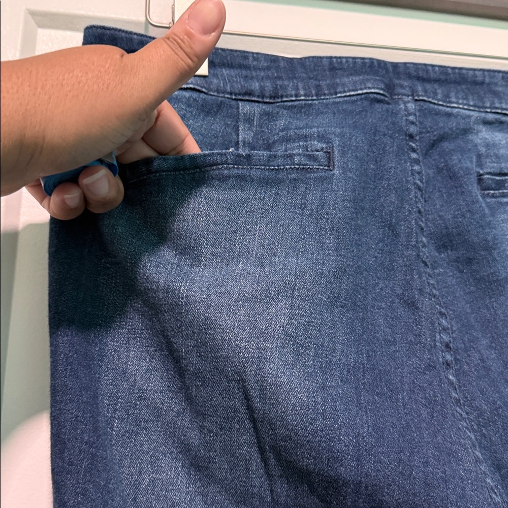 New York & Company SoHo High Waist Wide Leg Jeans, size 8 - Picture 6 of 9